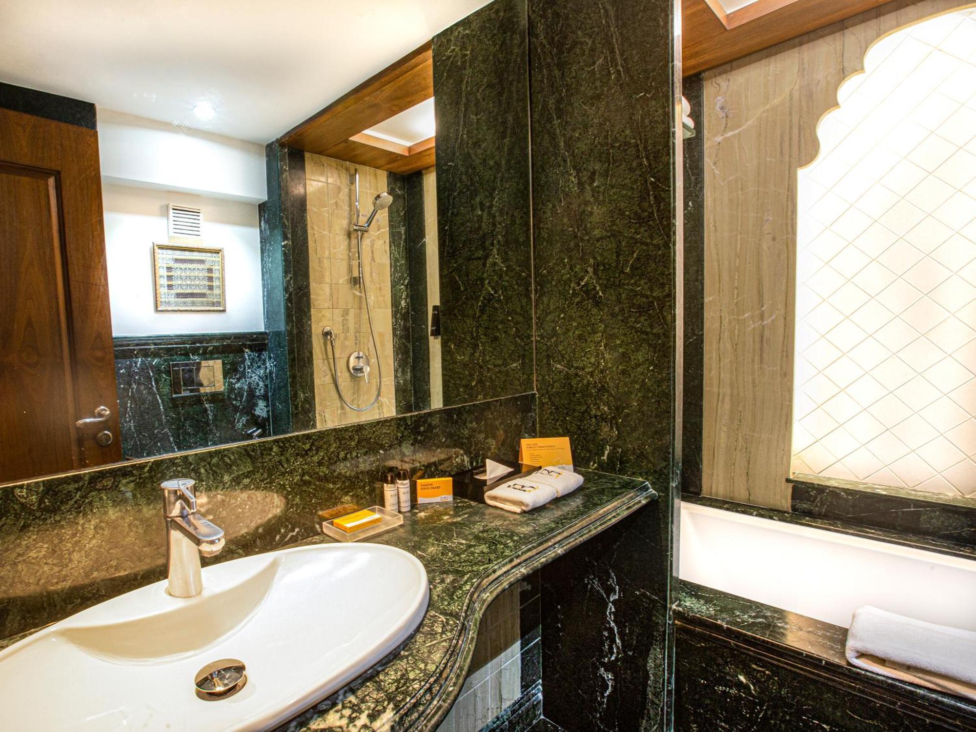 Hotel Bawa Continental Mumbai Ngoại thất bức ảnh